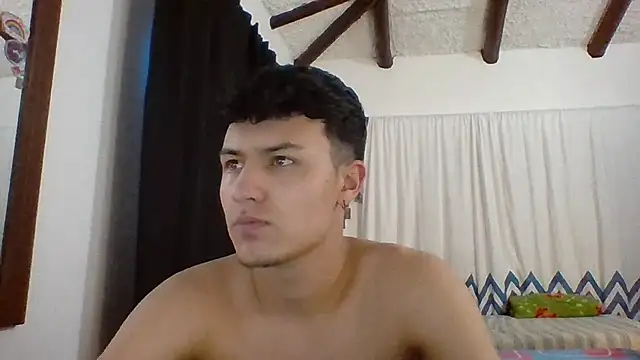 Snapshot of El_awo_ chatting on March 9, 2026, 5:49 pm El awo online show from March 9, 2026, 5:49 pm