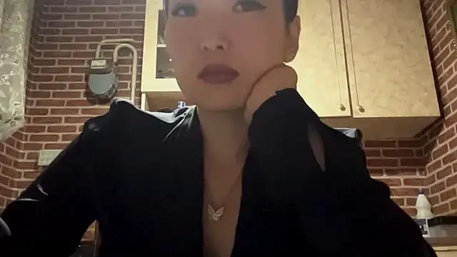 EmmaLeexth online show from September 19, 2025, 2:21 pm