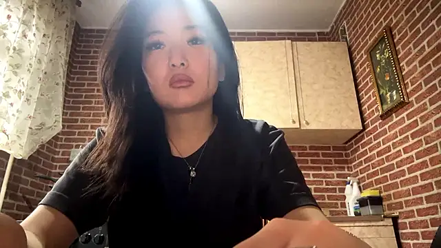 EmmaLeexth online show from March 10, 2026, 10:08 am