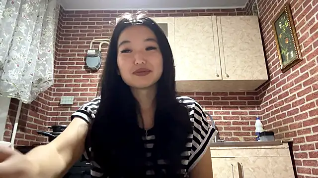 EmmaLeexth online show from October 29, 2025, 3:00 pm