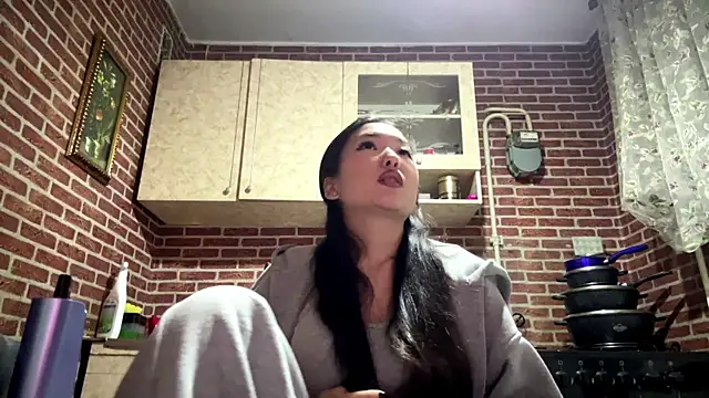 EmmaLeexth online show from January 14, 2026, 2:42 pm