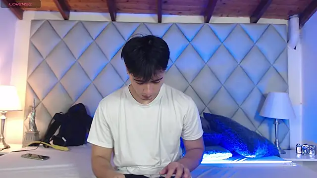 Clement Reyes online show from November 12, 2025, 1:04 pm