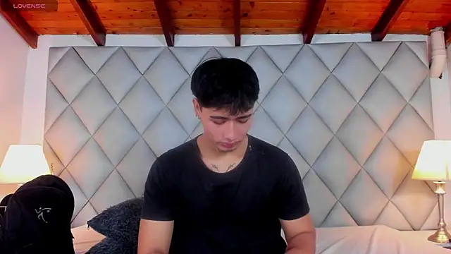 Clement Reyes online show from November 23, 2025, 4:28 pm