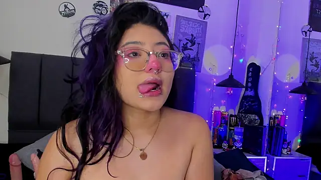 SabrinaV  online show from July 28, 2026, 12:12 pm
