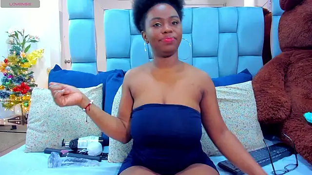 hazellanee online show from November 25, 2025, 5:30 am