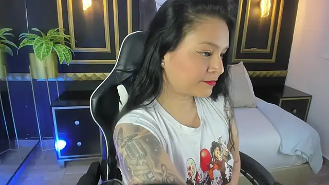 nare celebi  online show from October 18, 2025, 8:33 pm