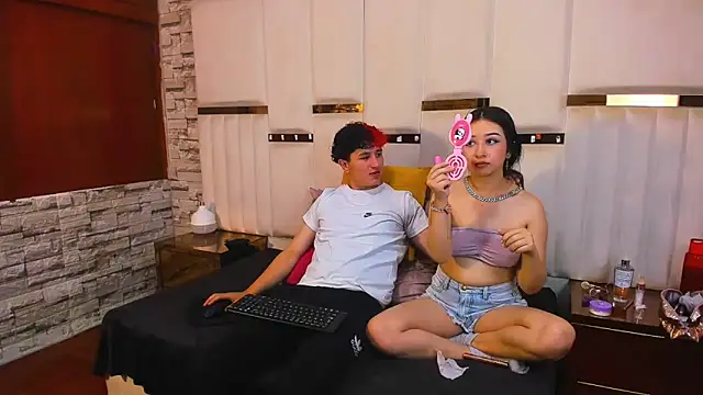 ANLLELOAndANGELA online show from October 1, 2025, 4:22 pm