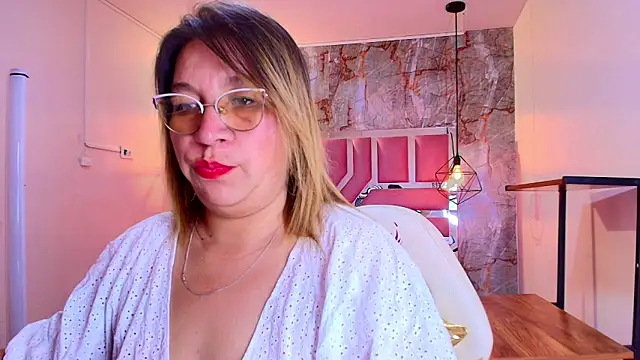 MaylinRosse  online show from May 4, 2026, 7:06 pm