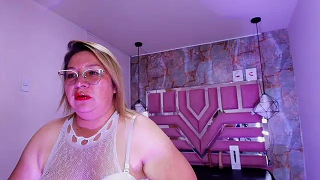 MaylinRosse  online show from September 22, 2025, 7:09 pm