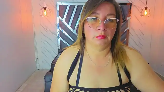 MaylinRosse  online show from June 29, 2026, 6:18 pm