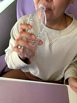 Snapshot of sw33th3art chatting on January 6, 2026, 4:22 pm sw33th3art online show from January 6, 2026, 4:22 pm