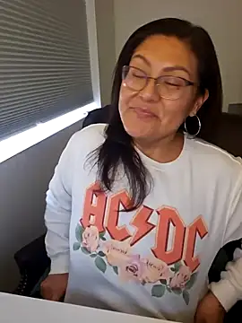 Snapshot of sw33th3art chatting on November 26, 2025, 7:14 pm sw33th3art online show from November 26, 2025, 7:14 pm