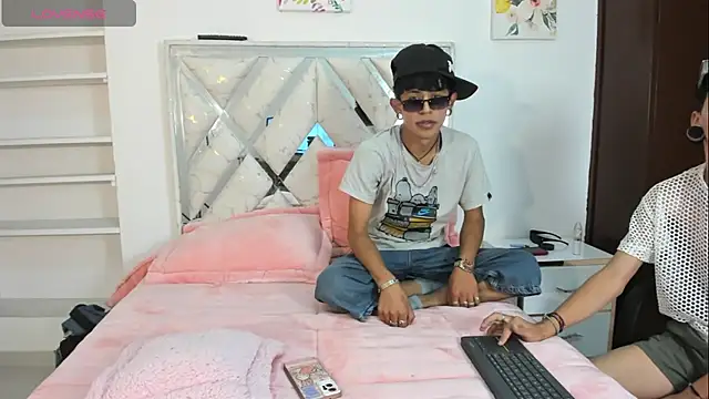 DemianSalvatore online show from September 22, 2025, 12:33 pm