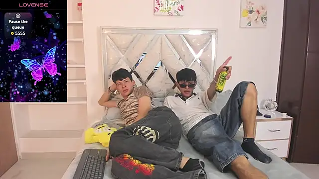 DemianSalvatore online show from September 27, 2025, 11:16 am