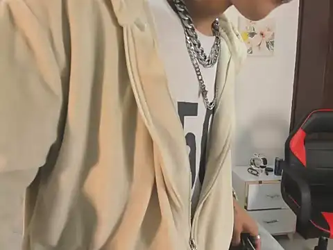 DemianSalvatore online show from October 7, 2025, 5:25 pm