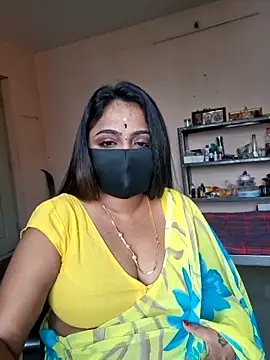 Snapshot of queendivya chatting on June 3, 2026, 5:19 am queendivya online show from June 3, 2026, 5:19 am
