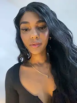 Snapshot of Savannahfisher chatting on February 8, 2026, 12:30 am Savannahfisher online show from February 8, 2026, 12:30 am