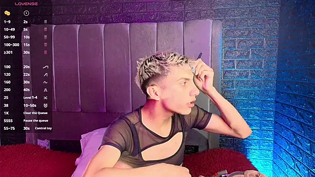 Snapshot of Erick_Velveth chatting on November 15, 2025, 5:22 am Erick Velveth online show from November 15, 2025, 5:22 am