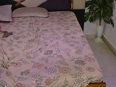 Lovelyy-couple online show from November 17, 2025, 11:36 am