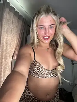 Snapshot of BabyBluexox chatting on July 4, 2026, 3:38 pm BabyBluexox online show from July 4, 2026, 3:38 pm