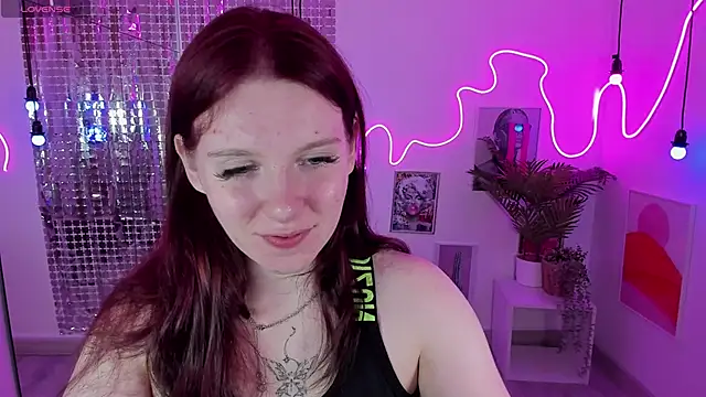 Layla Glam online show from October 10, 2025, 1:34 pm