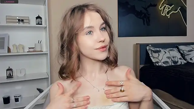 MaliaBourraine online show from June 8, 2026, 7:42 am