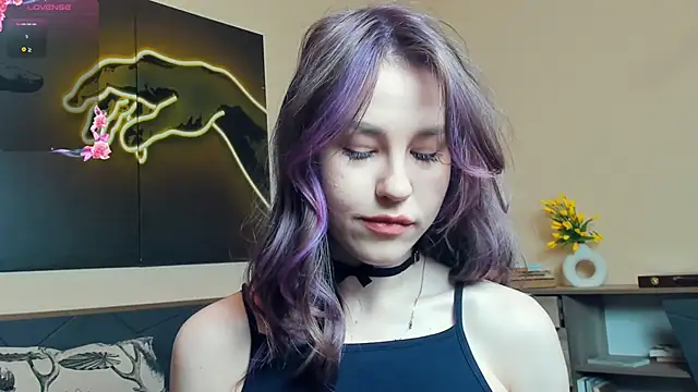 MaliaBourraine online show from June 13, 2026, 7:39 am