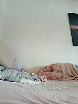 Casianantoonnio online show from September 30, 2025, 1:06 pm