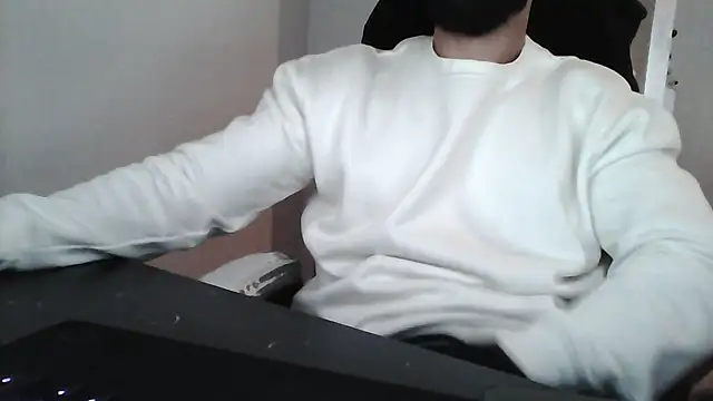 yourfantasy777 online show from November 18, 2025, 4:32 pm