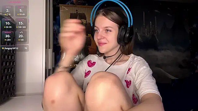 Elira Breeze online show from November 30, 2025, 12:28 pm