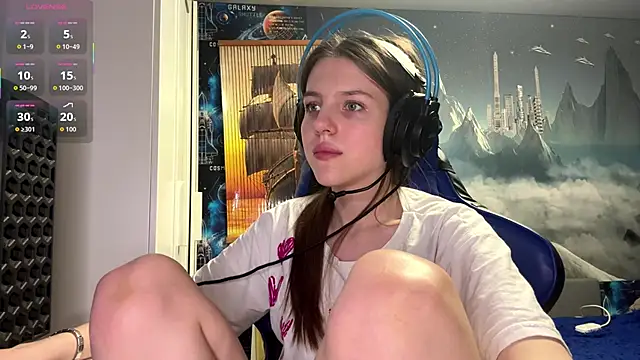 Elira Breeze online show from February 17, 2026, 5:43 pm