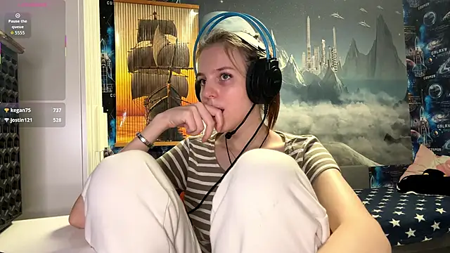 Elira Breeze online show from November 27, 2025, 1:22 pm