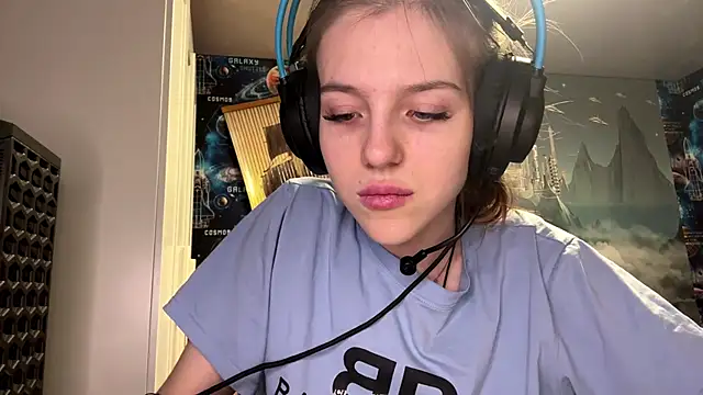 Elira Breeze online show from January 8, 2026, 3:29 pm