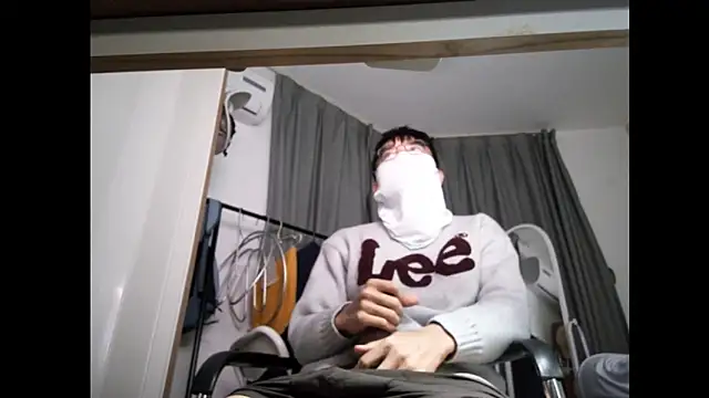 leeyoung  online show from December 1, 2025, 11:55 am