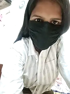 Snapshot of soni_megwal chatting on April 2, 2026, 11:28 am soni megwal online show from April 2, 2026, 11:28 am