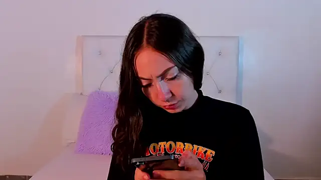 LaiaColliinss online show from October 9, 2025, 5:13 pm