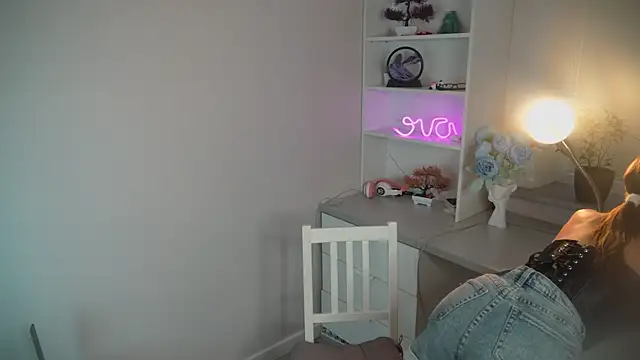 lovekissmes online show from September 24, 2025, 2:01 pm