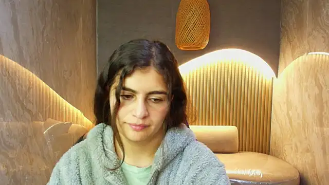 dany r  online show from October 17, 2025, 1:02 pm