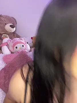 Mericute  online show from November 23, 2025, 1:04 am