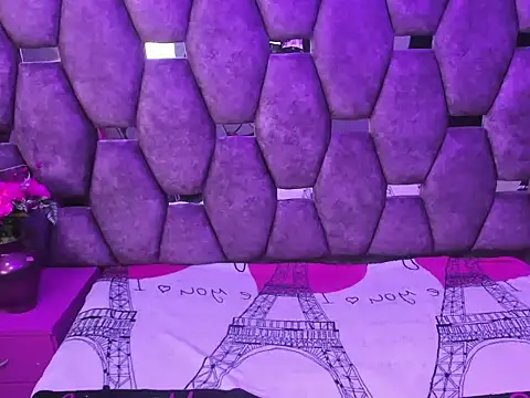 burbuja pink  online show from February 17, 2026, 3:26 am