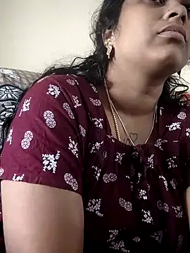 sweetqueen143 online show from November 19, 2025, 4:12 am