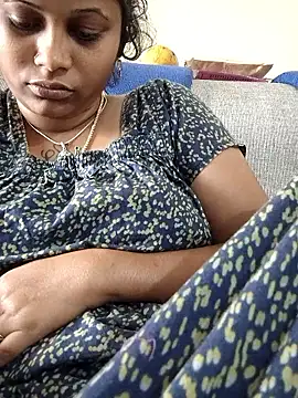 sweetqueen143 online show from January 6, 2026, 5:33 am