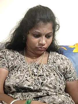 sweetqueen143 online show from November 4, 2025, 4:11 pm