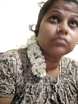 sweetqueen143 online show from October 15, 2025, 5:10 pm