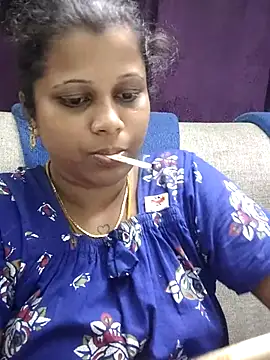 sweetqueen143 online show from May 23, 2026, 5:45 pm