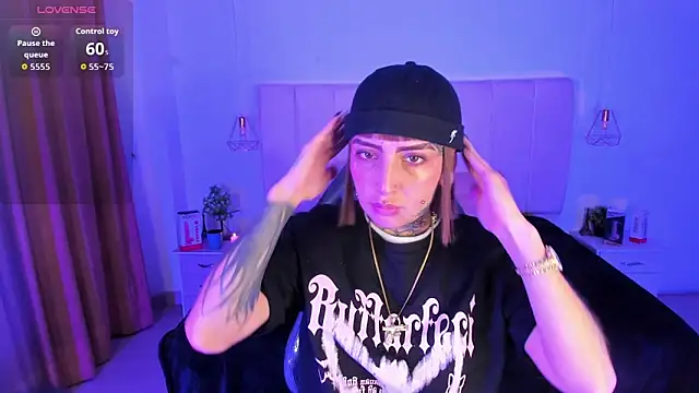 Gyal 8  online show from January 17, 2026, 3:32 am