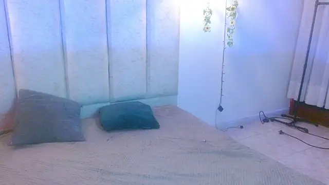 ladymooncs online show from October 9, 2025, 3:40 am