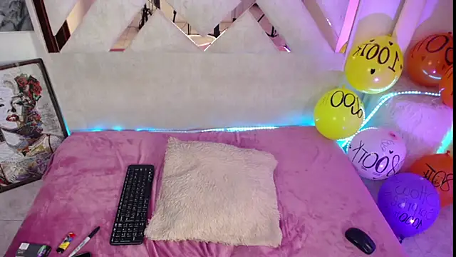Snapshot of ladymooncs chatting on July 14, 2026, 9:21 pm ladymooncs online show from July 14, 2026, 9:21 pm
