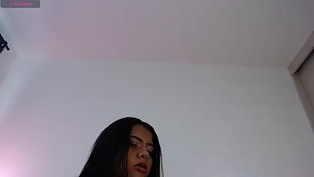 Camila Torresss online show from April 16, 2026, 7:47 pm