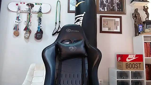 henryhadesflirt online show from January 6, 2026, 12:20 pm